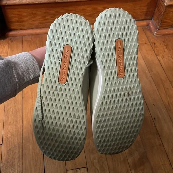 Reeboks - Picture 5 of 6